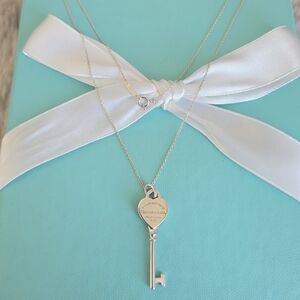Retired Heart key pendant necklace
